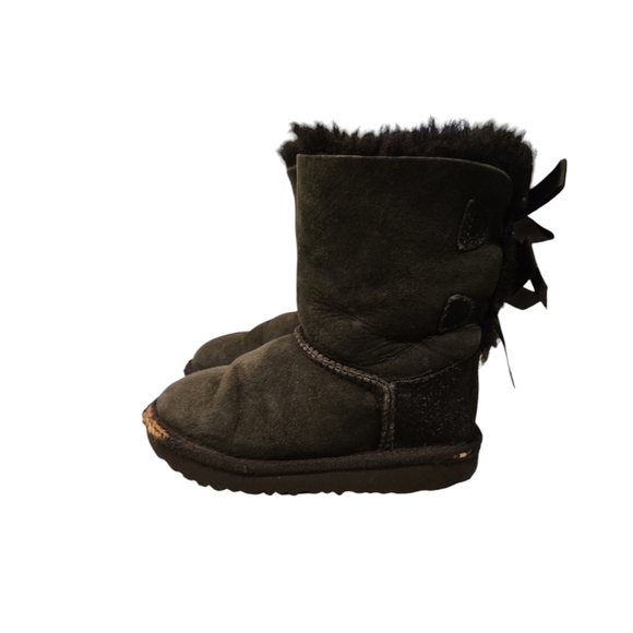 UGG BAILY BOW II BOOTS. SIZE GIRLS 9. - Picture 1 of 9